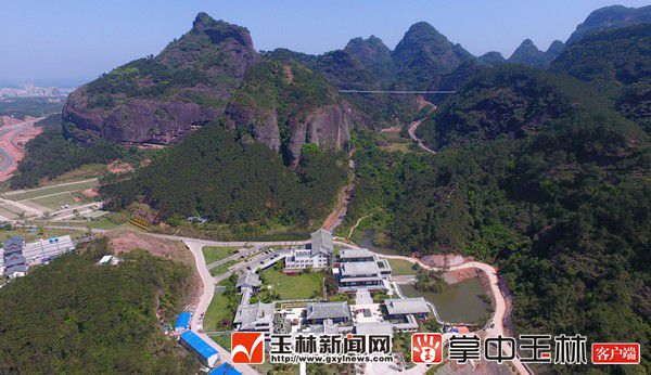 1529283019946957.jpg 容县强化保障合力攻坚项目建设配图_副本.jpg