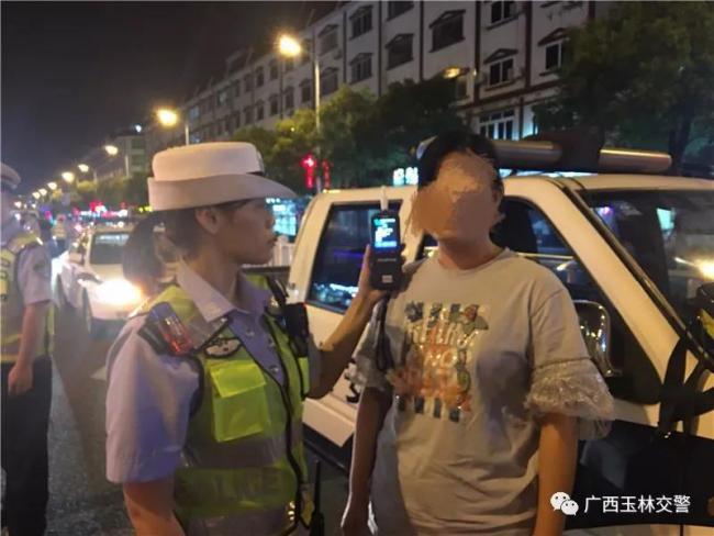 酒驾,这次是名女司机