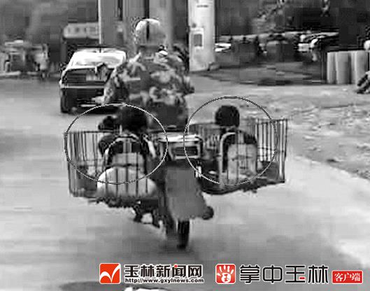摩托车儿童超载频发 谁为暑期儿童安全买单