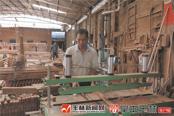 容县已在乡村企业设置16个“扶贫车间”