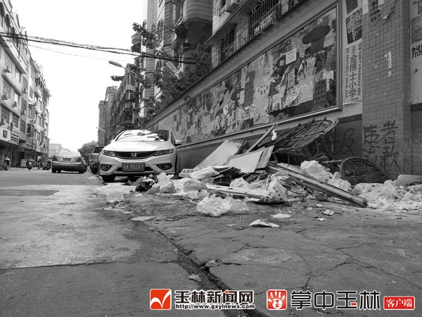 1539309687665486.jpg 堆积如山的垃圾1_副本.jpg