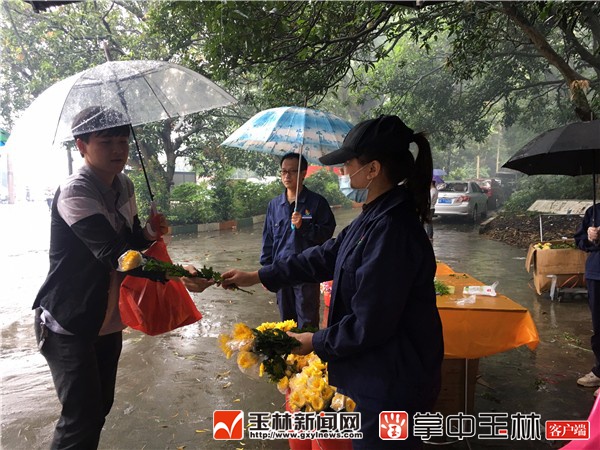 重阳扫墓 鲜花祭祀