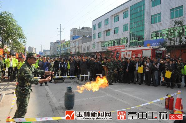 “百镇千村万里行” 消防知识传万家