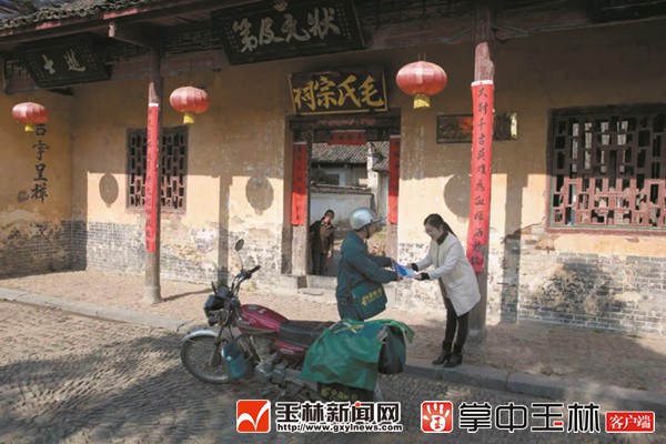 步入新时代,传统邮政业务与多元化服务并存