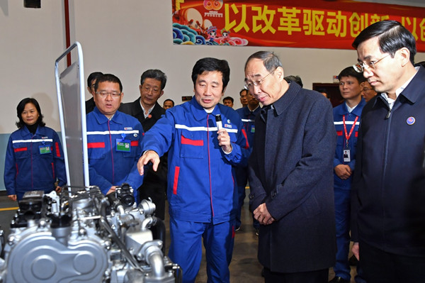 1544664407430231.jpg 尤权率中央代表团三分团在广西玉林看望慰问各族各界干部群众_副本.jpg