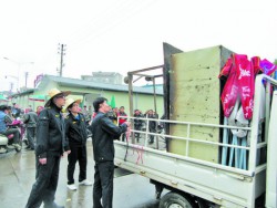 城管整治江岸片区马路市场