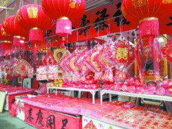 新春佳节临近 玉城市场年味渐浓