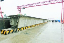二环西路南流江大桥将架梁