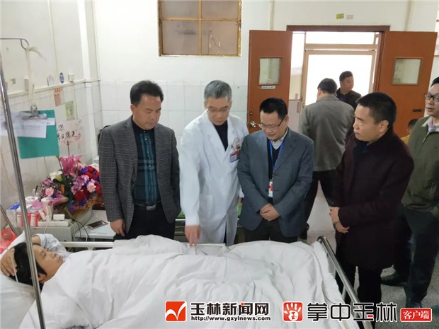 “无偿献血标兵”周勇因伤住院,市卫计委等领导亲切看望