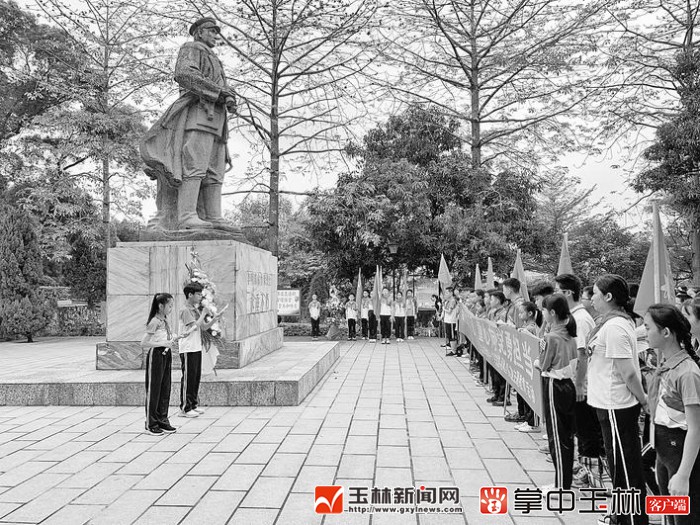 清湾镇明瑞小学学生到李明瑞故居参观.